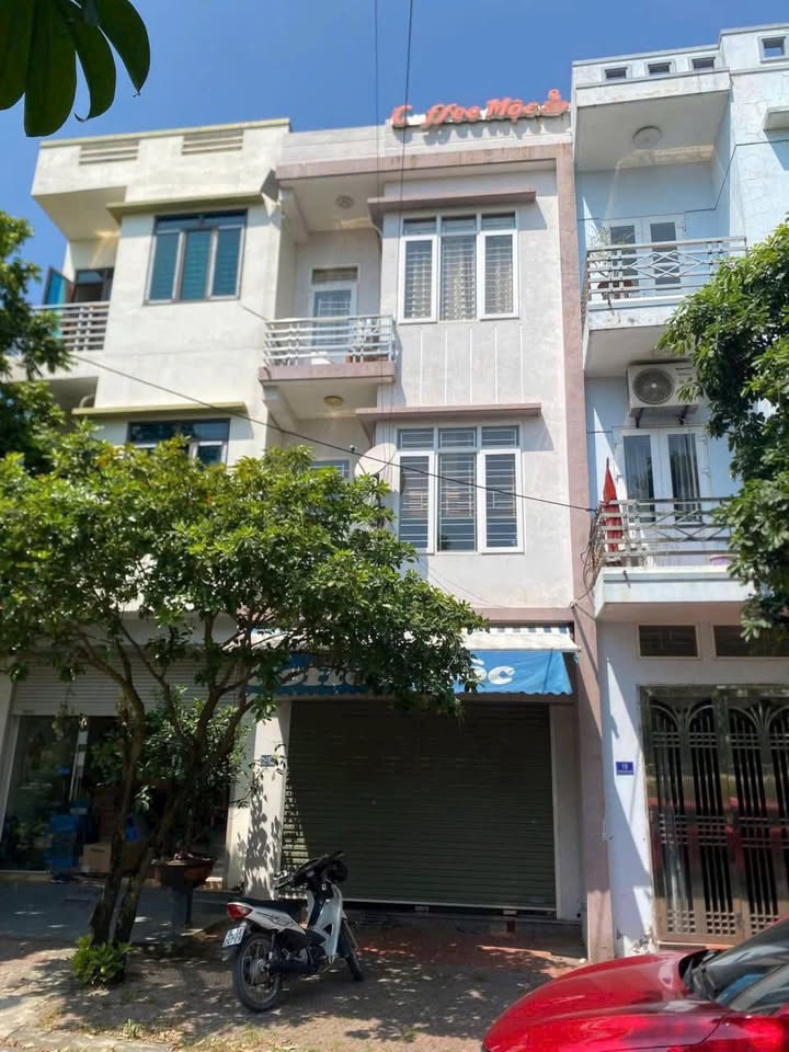 Nhà 3 tầng chính chủ tại Lai Cách, Cẩm Giàng - Giá 4.5 tỷ, đầy đủ nội thất