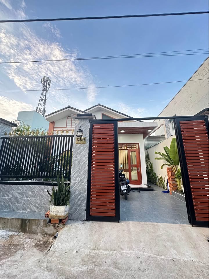 Biệt thự mini Hóc Môn 104m² giá 4.39 tỷ - Thiết kế hiện đại, sân vườn đẹp!