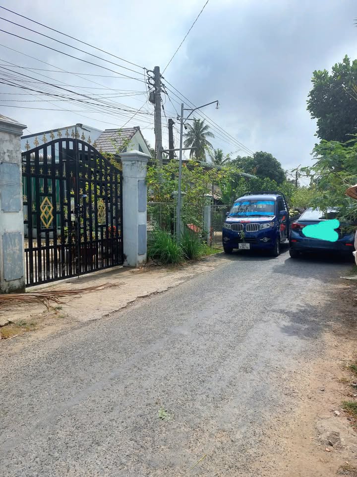 Nhà đẹp 322m² tại Bình Tân, Vĩnh Long giá chỉ 2.15 tỷ - Sẵn sàng ở ngay!