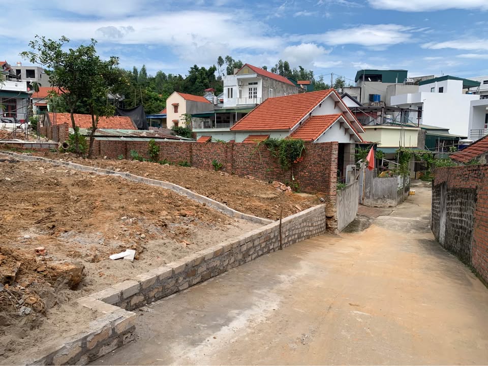 Đất nền Giếng Đáy Hạ Long 86m² giá 1.5 tỷ - Đường ô tô đỗ cửa, tiện ích đầy đủ!