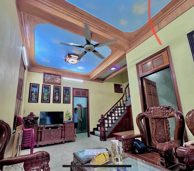 Nhà 2 tầng Cẩm Thạch 122m² giá 2 tỷ - Full xây dựng, hướng Nam mát mẻ!