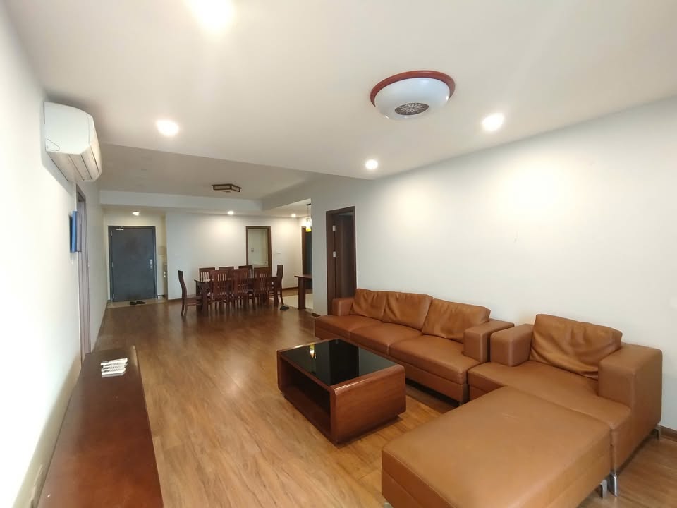 Căn hộ Discovery Cầu Giấy 150m² giá thuê cực kỳ hợp lý - Nội thất đầy đủ chỉ cần xách vali vào ở!