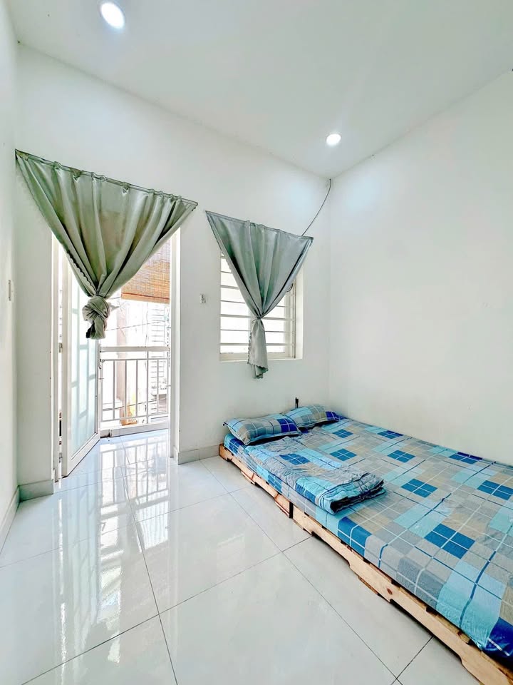 Căn hộ cho thuê quận 1 - 511 Trần Hưng Đạo - Thiết kế hiện đại, ban công thoáng mát!