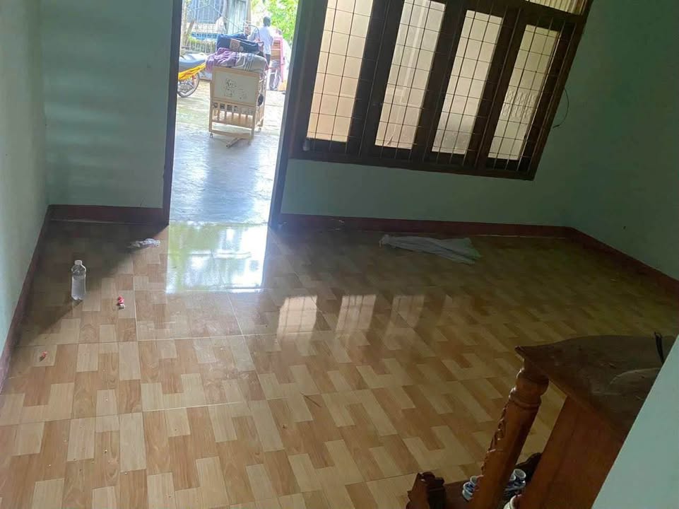 Nhà cấp 4 cho thuê mặt tiền Nguyễn Trường Tộ, giá thỏa thuận - Khu dân cư đông đúc!