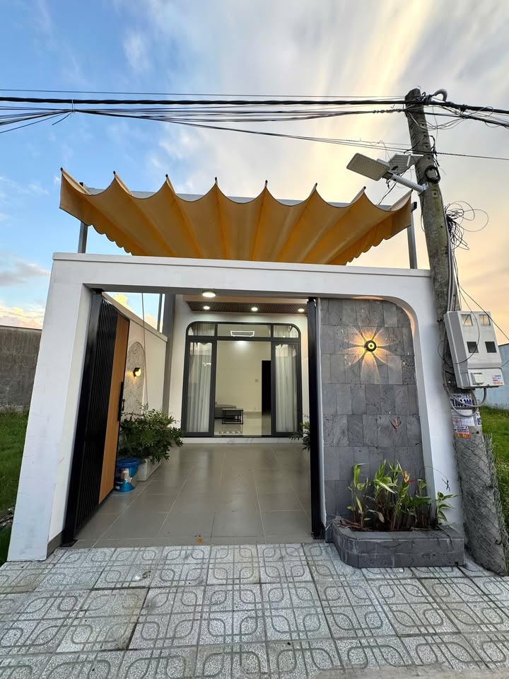 Nhà đẹp hiện đại Ấp 4, Trung An, Mỹ Tho 124m² giá 1.69 tỷ - Sổ đỏ chính chủ, nội thất đầy đủ!