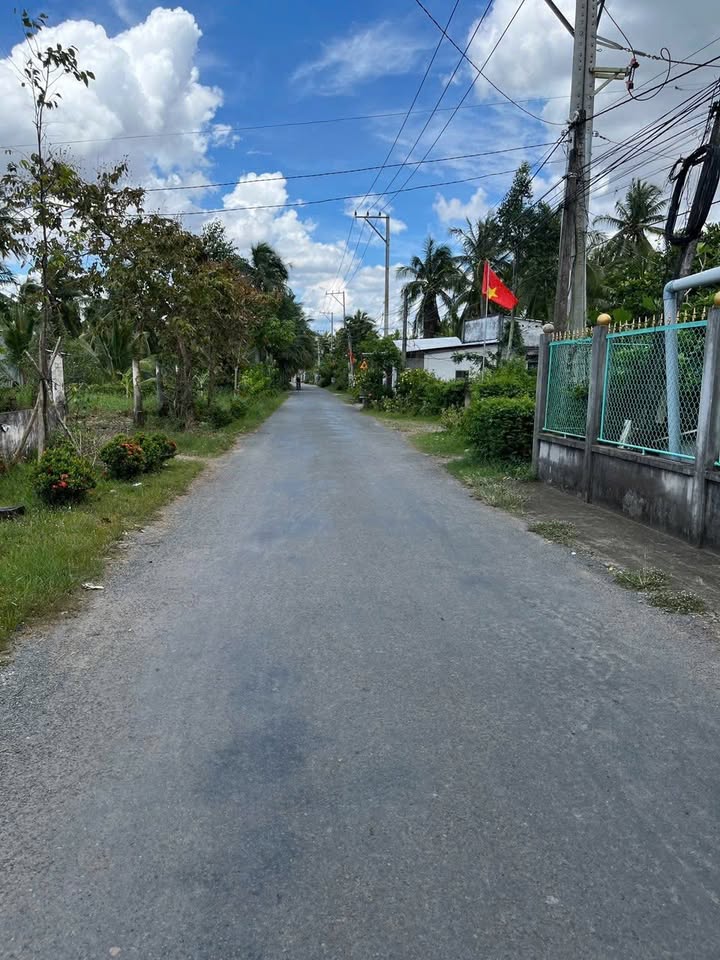 Đất nền 693m² Hương Mỹ, Bến Tre - Đường nhựa, giá thỏa thuận!