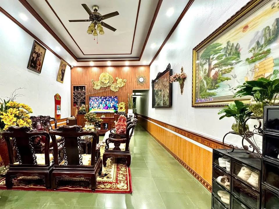 Nhà phố Vân Đồn Móng Cái 81m² giá 7 tỷ - Thiết kế hiện đại, vị trí đắc địa!