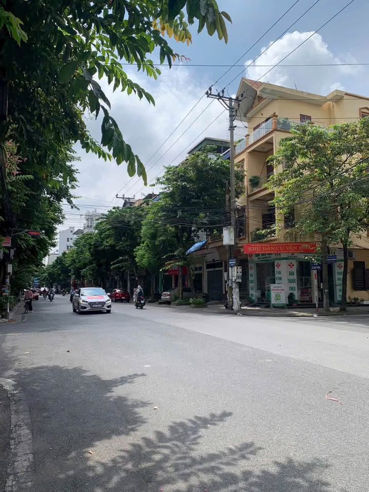 Bán nhà mặt đường Nguyễn Đức Thuận 61m² giá 8 tỷ - Lô góc hiếm có!