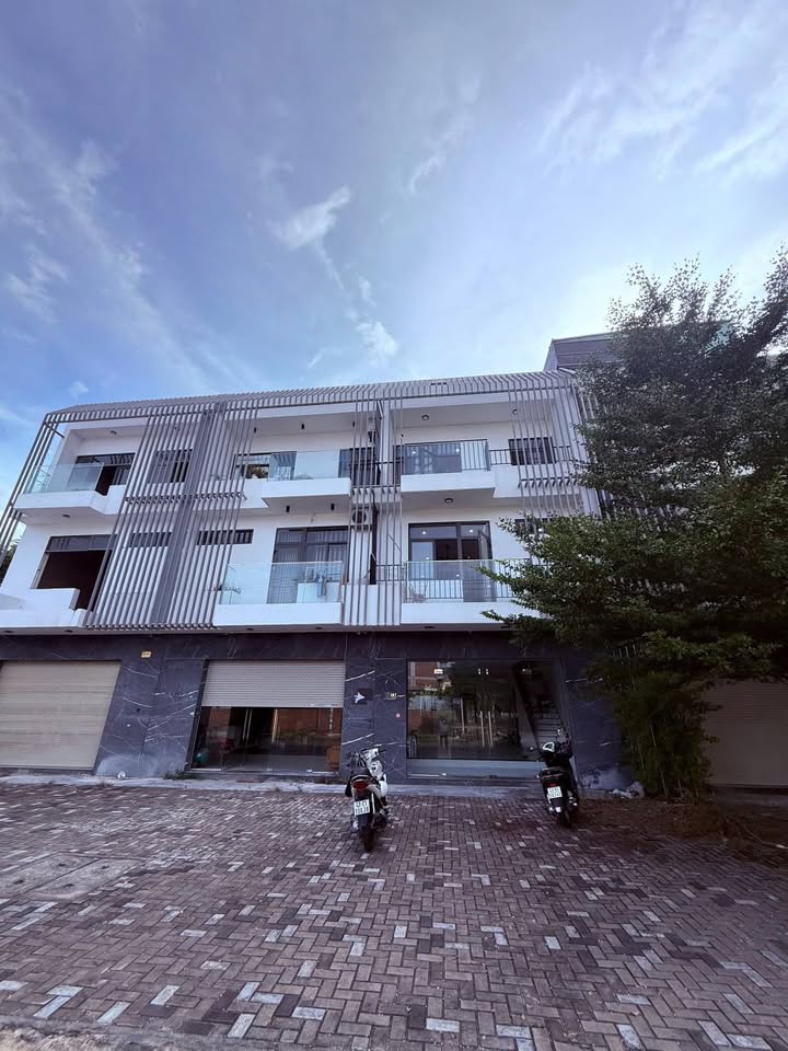 Nhà 3 tầng 2 mặt tiền đường Phạm Huy Thông 120m² giá 13 tỷ - View công viên tuyệt đẹp!