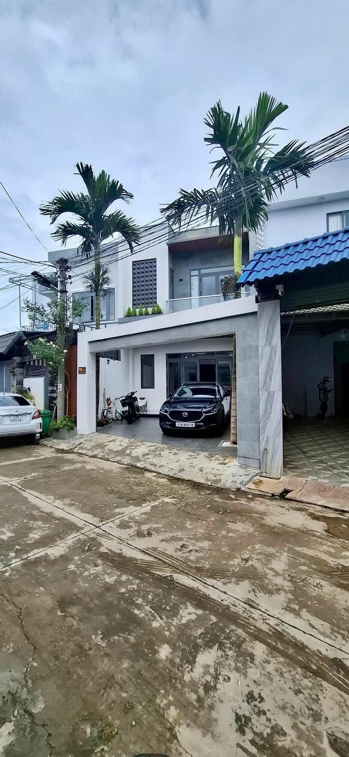 Nhà phố 79A Nay Der, Buôn Ma Thuột 108m² giá 5.3 tỷ - Thiết kế hiện đại, tiện ích đầy đủ!