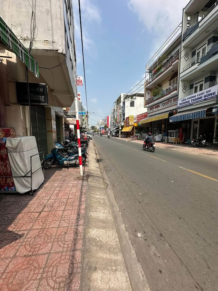 Nhà mặt tiền đường Nguyễn Đình Chiểu, Phường 1, Tân An 179m² giá 20 tỷ - Kinh doanh thuận lợi!