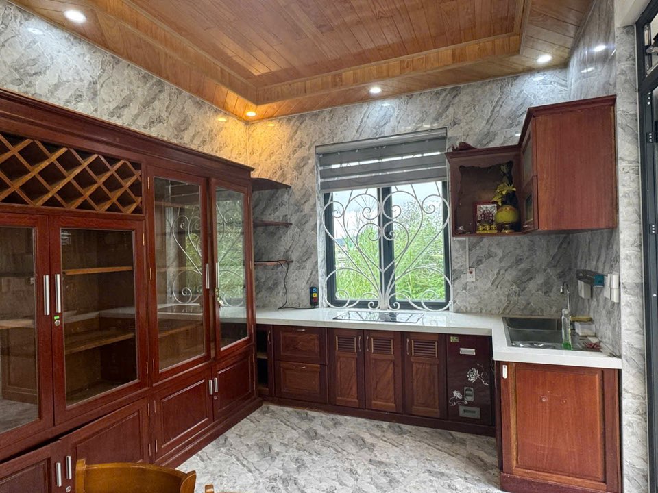 Nhà mặt tiền Đà Lạt 110m² giá 3.95 tỷ - Không gian thoáng đãng, sẵn sàng ở ngay!