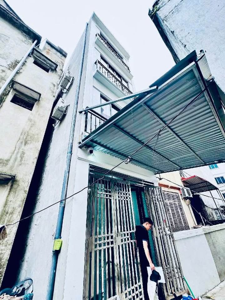 Nhà phố Cầu Giấy 37m² giá 6 tỷ - Gần sông Tô Lịch, ô tô cách 10m!