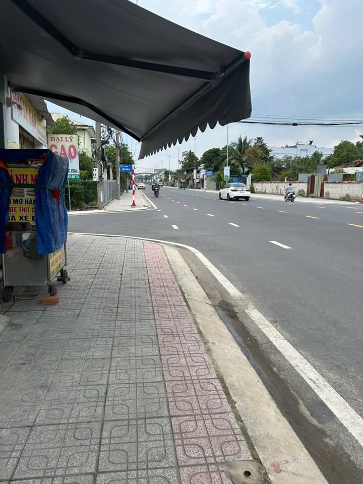 Nhà mặt tiền Nguyễn Chí Thanh, Bình Nhâm, 105m² chỉ 10 triệu/tháng - Cơ hội kinh doanh tuyệt vời!