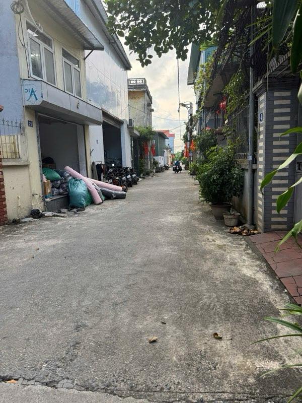 Nhà phố Yên Viên, Gia Lâm 49m² giá 2.75 tỷ - Vị trí đắc địa kinh doanh sầm uất!