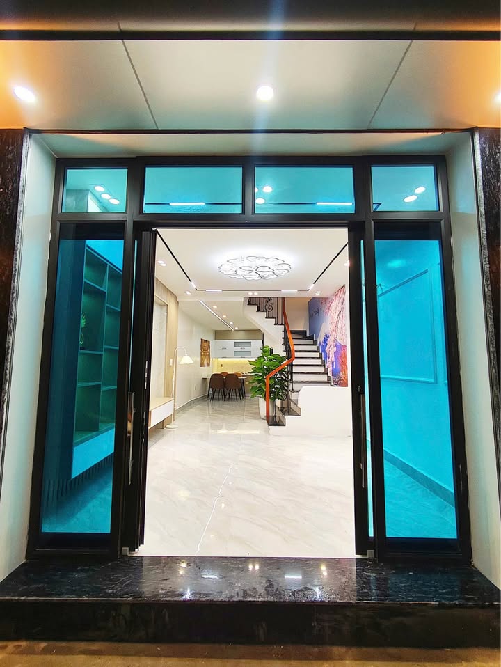 Nhà 3 tầng mới xây ngõ 199 Tô Hiệu 40m² giá 3.05 tỷ - Thiết kế hiện đại!