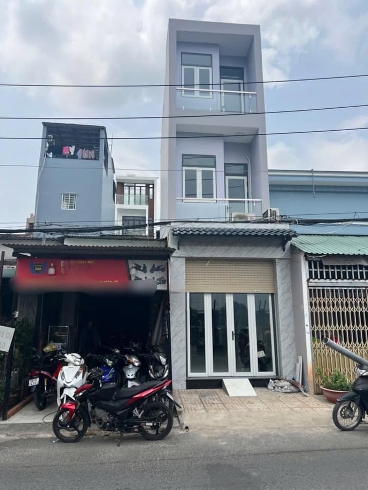 Nhà bán mặt tiền Đường Số 4, Bình Tân 33m² chỉ 3 tỷ - Kinh doanh sầm uất!