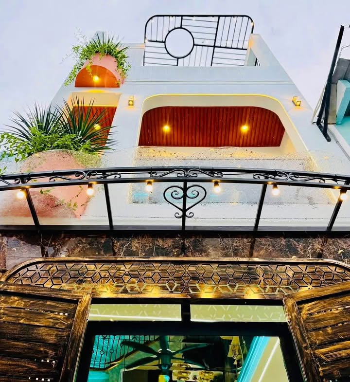 Nhà đẹp 4 tầng tại Phan Huy Ích, Tân Bình 55m² giá 6 tỷ - Full nội thất sang trọng!