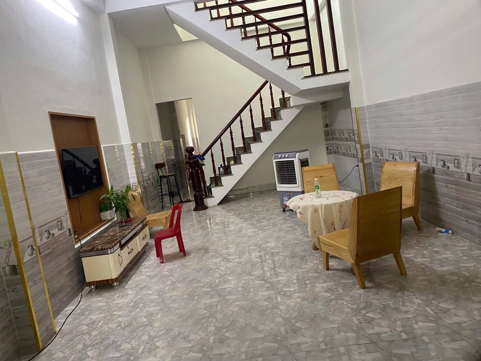 Nhà 2 tầng Ngũ Hành Sơn 84m² giá 3 tỷ - Hướng Đông mát mẻ gần trường học!