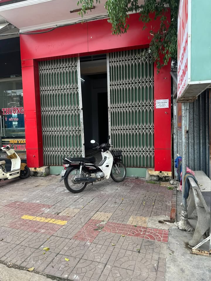 Nhà cho thuê mặt tiền đường Lạc Long Quân 650m² - Giá chỉ 15 triệu/tháng