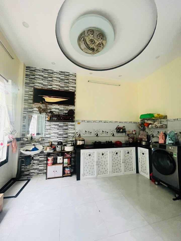 Nhà hẻm Trần Hưng Đạo, Quy Nhơn 38m² giá 2 tỷ - Vị trí thuận lợi, không gian thoáng đãng!