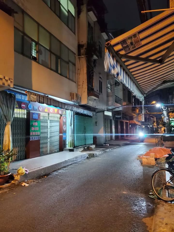 Nhà mặt tiền hẻm 341 Lạc Long Quân, Quận 11 - Diện tích 18.9m², Giá 4.75 tỷ - Cơ hội kinh doanh tuyệt vời!