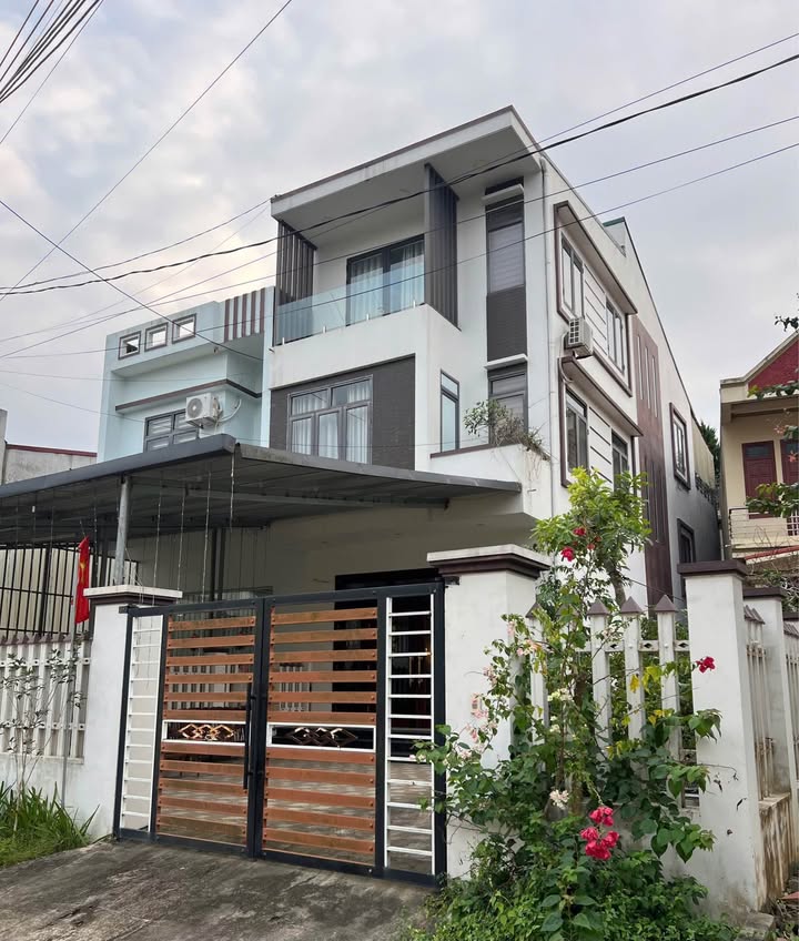 Nhà 3 tầng Yên Thịnh 90m² giá 3 tỷ - Thiết kế hiện đại, gần trường chuyên!