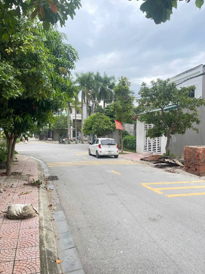 Đất nền giá cực tốt trên phố Hoàng Quy 90m² - Đầu tư sinh lời ngay!