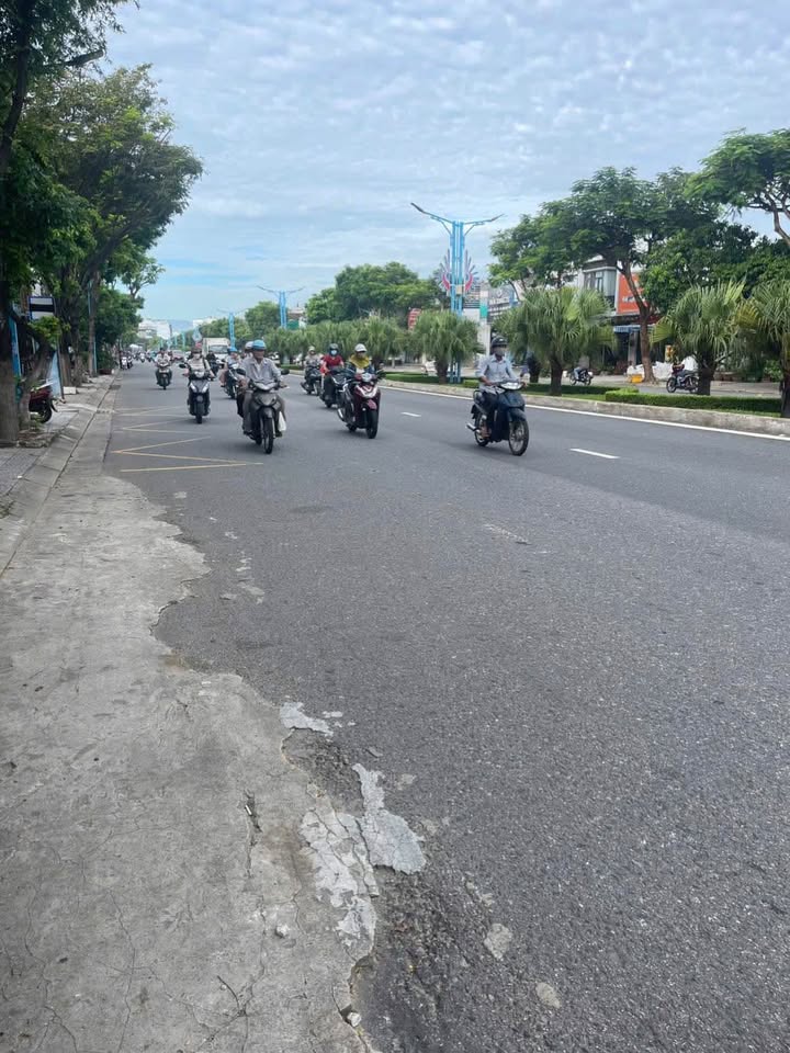 Bán FrontHouse đường Lê Đại Hành, Cẩm Lệ, 115m² giá 9 tỷ - Kinh doanh sầm uất!