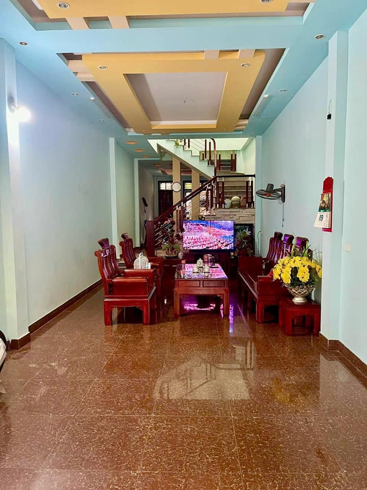 Bán nhà 2 tầng đường Lê Đại Hành, Lào Cai, 80m² giá 3.05 tỷ - Thương lượng ngay!