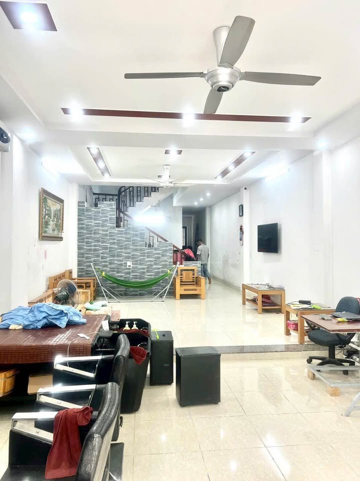 Nhà 3 tầng 1 tum tại khu đô thị Phú Gia Lào Cai 125m² giá 3.999 tỷ - Vị trí đắc địa, sẵn sàng ở ngay!