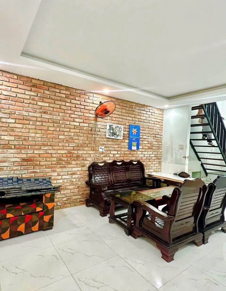 Nhà 2 tầng Nguyễn Huệ, TP Huế 98m² giá 2 tỷ - Sổ hồng chính chủ!