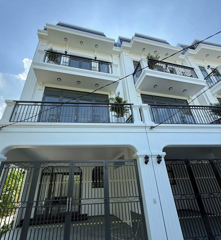 Nhà 3 Tầng Vỹ Dạ 63m² giá 3.2-3.35 tỷ - Thiết kế tân cổ điển sang trọng!