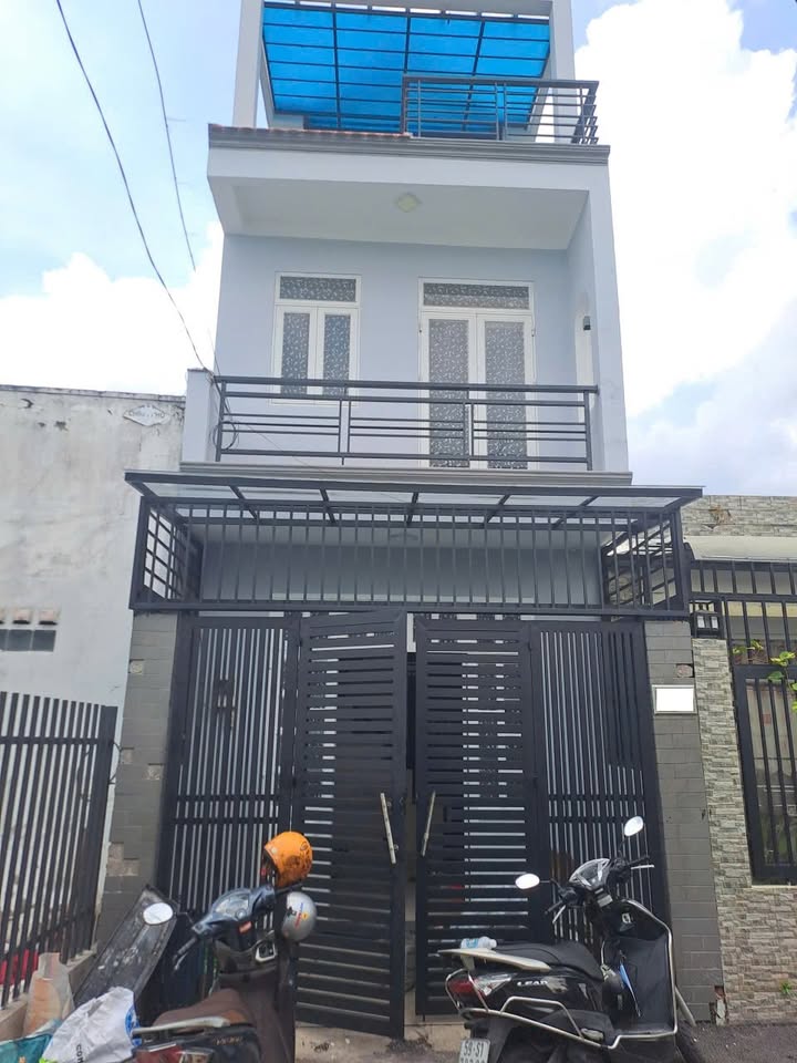 Nhà 3 tầng cho thuê đường Số 11, phường Trường Thọ, giá 12.5 triệu - Nhà mới, thiết kế hiện đại!