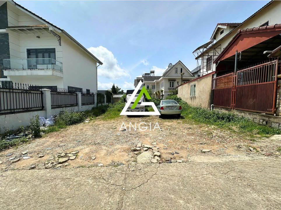 Đất nền đường Mai Anh Đào, Đà Lạt 200m² giá 6.8 tỷ - Khu vực yên tĩnh, dân cư khang trang!