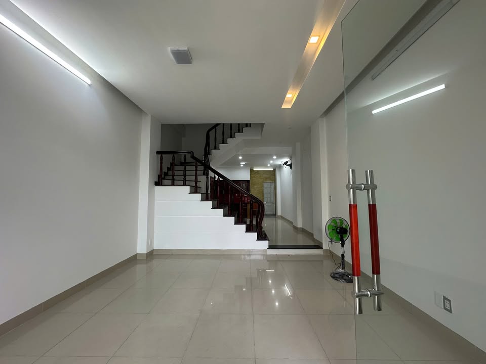 Nhà 3 tầng mặt tiền Hòa Minh, Liên Chiểu 77m² - Cho thuê giá tốt!