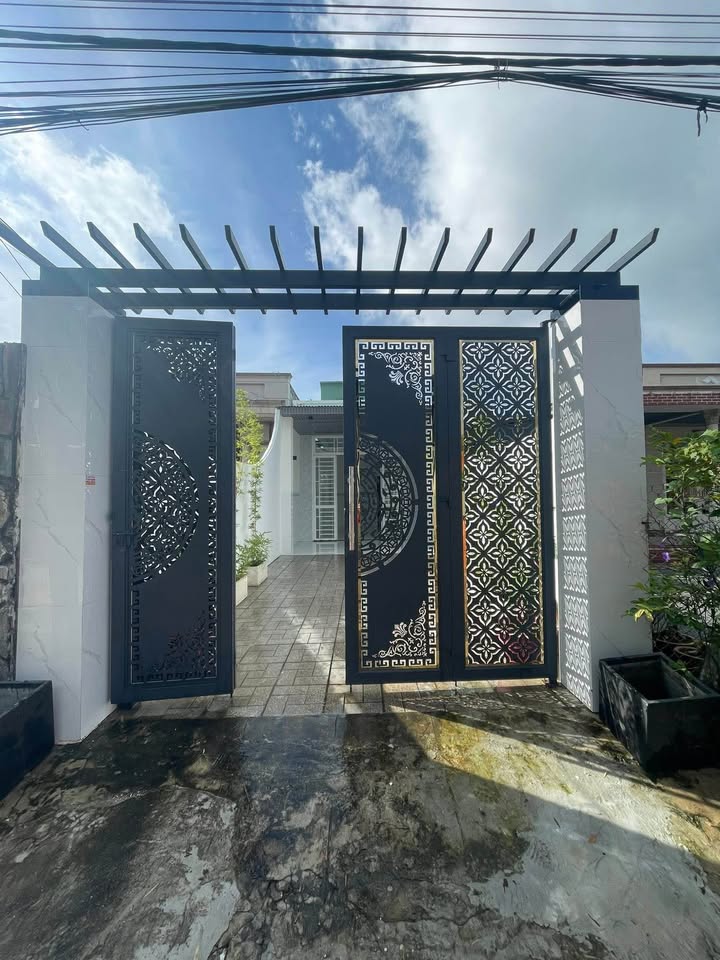 Nhà riêng Hòa Thành 108m² giá 1.4 tỷ - Cách Tòa Thánh chỉ 600m!