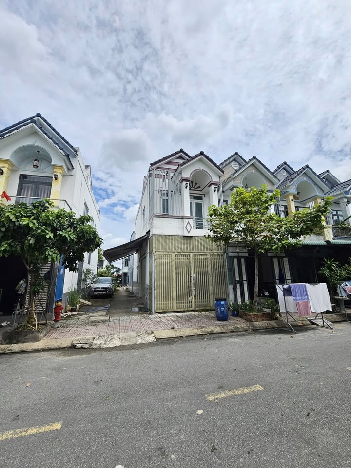 Nhà 2MT KDC Phú Hồng Thịnh 60m² giá 3.6 tỷ - Sổ hồng riêng, gần chợ!