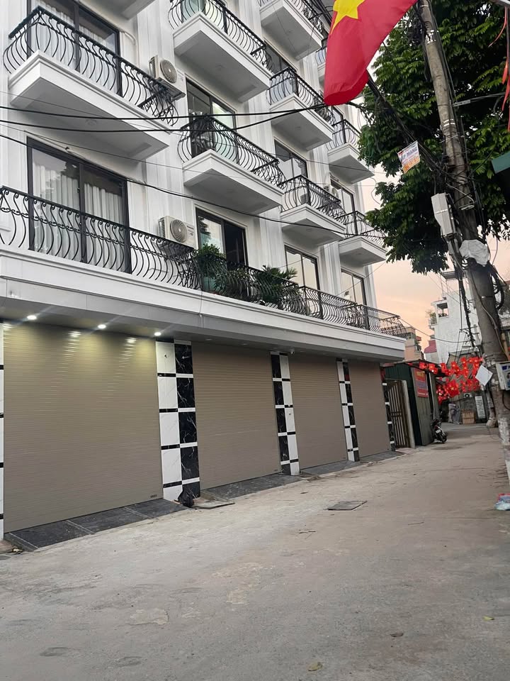 Nhà phố Lĩnh Nam 40m² giá 8 tỷ - Ô tô tránh, kinh doanh đỉnh!