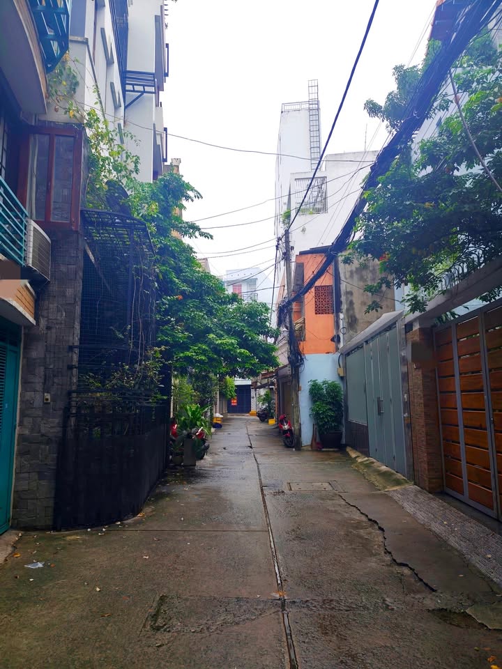 Nhà phố Lạc Long Quân Tân Bình 55m² giá 6 tỷ - Nở hậu tài lộc, hẻm thông thoáng!