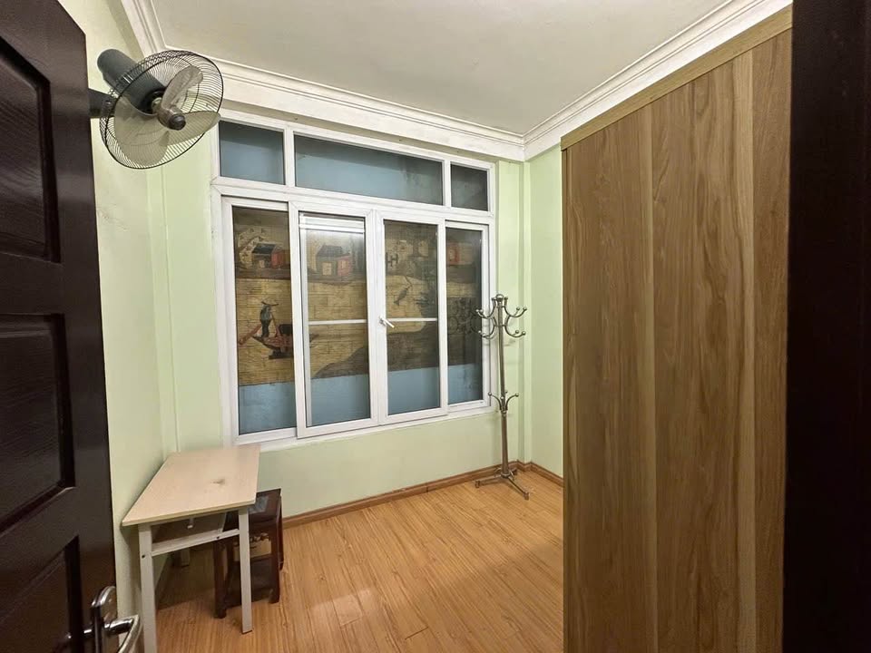 Nhà nguyên căn cho thuê tại ngõ Nguyễn Khang, Cầu Giấy 35m² - Bàn giao ngay, đầy đủ nội thất!