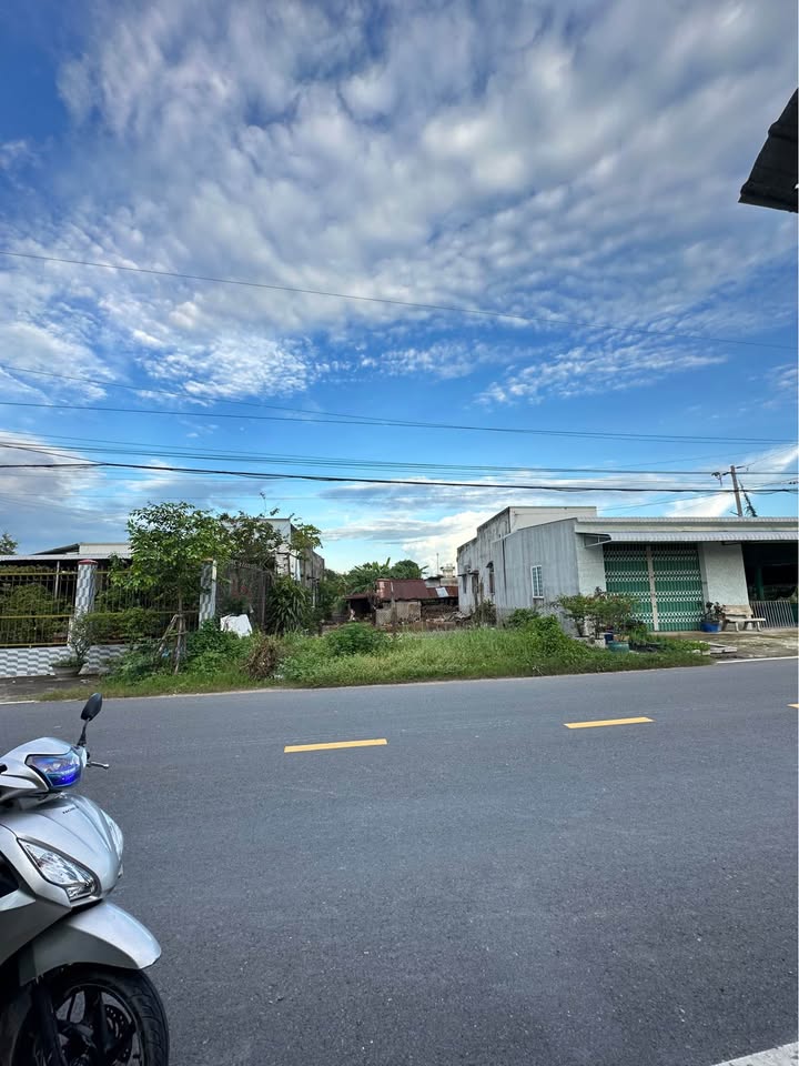 Đất mặt tiền Láng Cẩm Dĩ An 370m² giá 3.3 tỷ - Cơ hội đầu tư sinh lời!