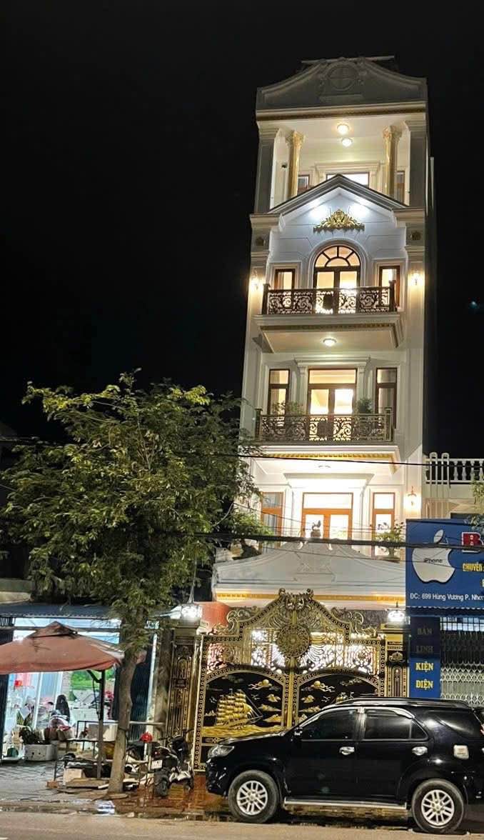 Nhà mặt tiền Hùng Vương, Quy Nhơn 92m² giá 10 tỷ - Nội thất cao cấp tặng kèm!