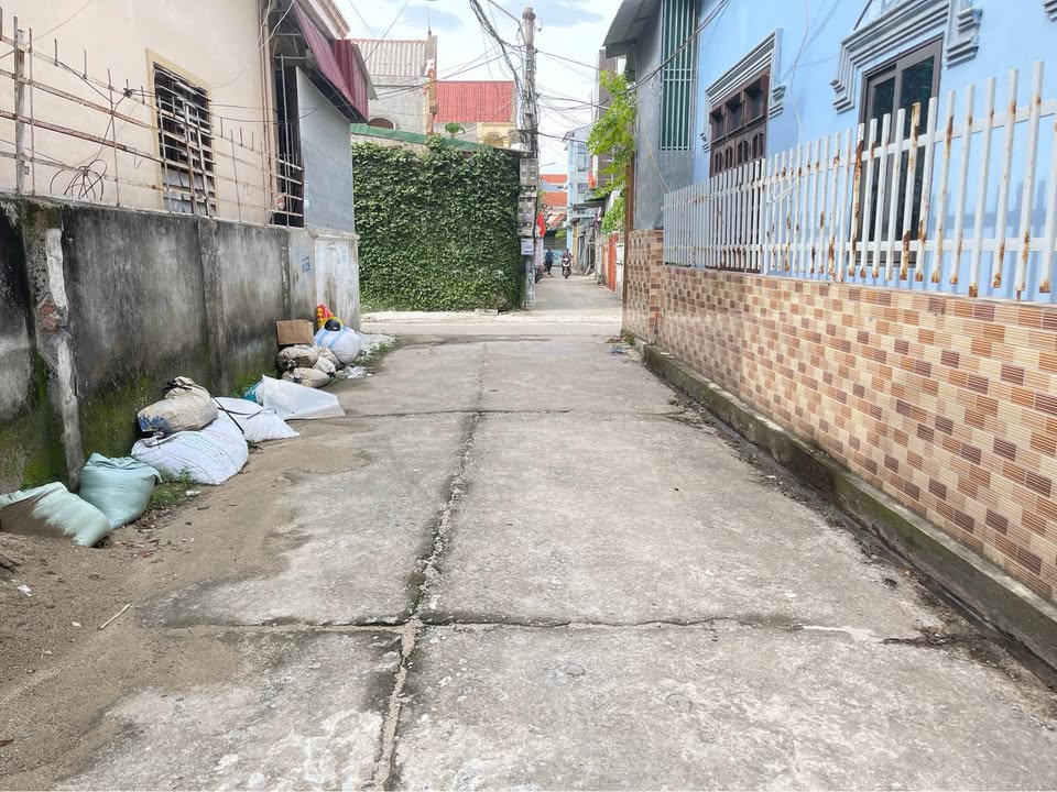 Nhà 2 Tầng Đường Nguyễn Quốc Trị, Vinh 73m² giá 4.5 tỷ - Thông thoáng, sẵn sàng ở ngay!