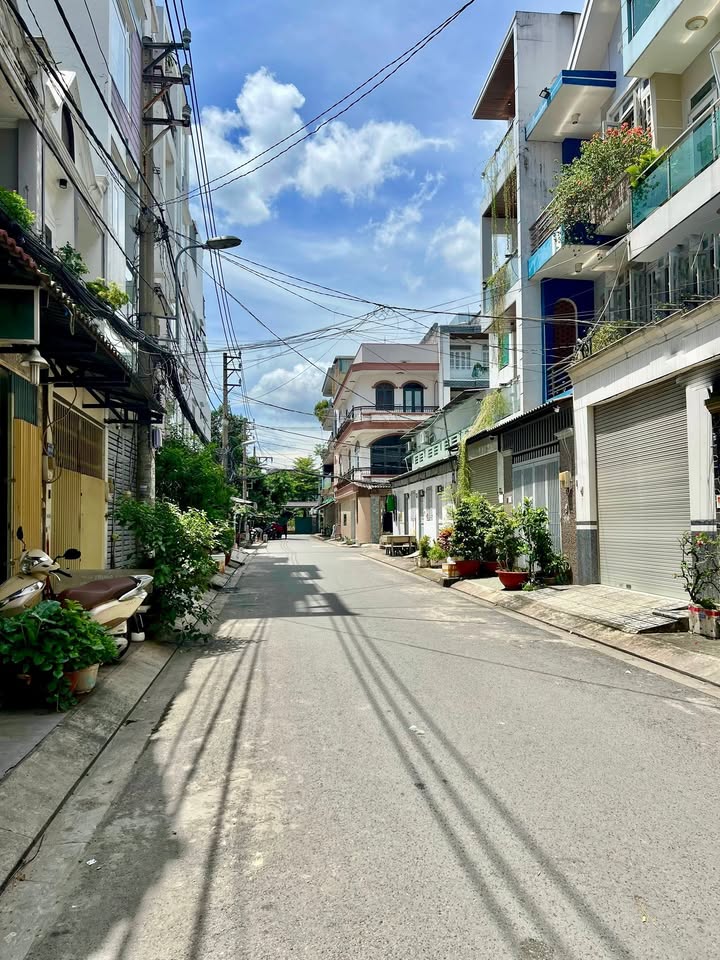 Nhà phố Gò Vấp 45m² giá 10.6 tỷ - Thang máy, mặt tiền đường lớn!