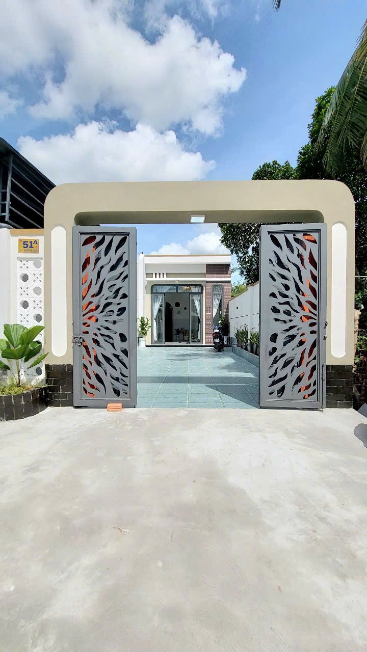 Nhà mới hoàn thiện tại Hẻm 42 Nguyễn Chí Thanh, Tây Ninh 240m² giá 1.95 tỷ - Chính chủ bán gấp!