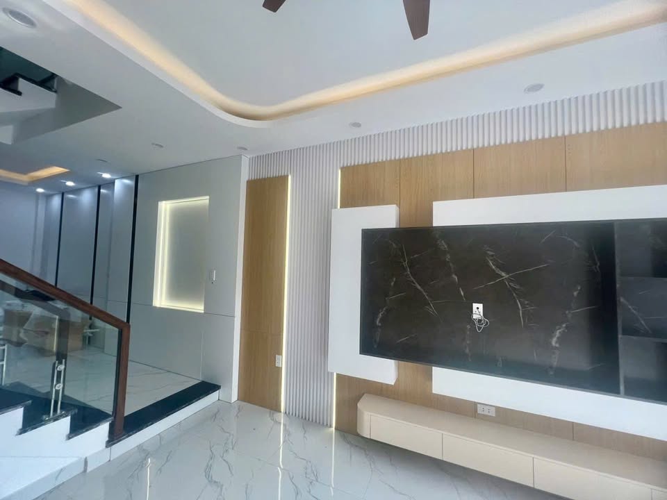 Nhà 3 tầng Hùng Vương, Hải Phòng 56m² giá 3.5 tỷ - Ô tô đỗ cửa thoải mái!