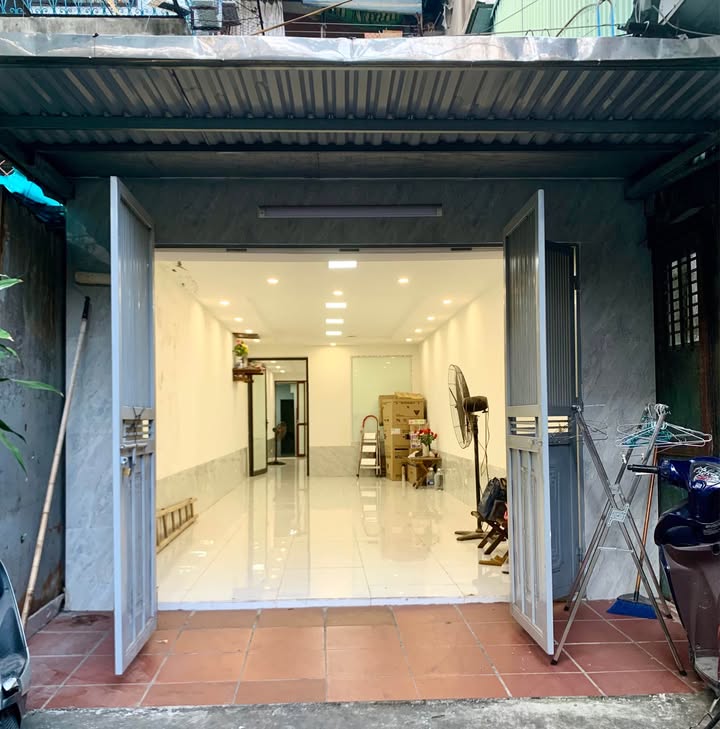 Tập thể tầng 1 Nguyễn Công Trứ, Hai Bà Trưng 70m² - Kinh doanh thuận lợi!