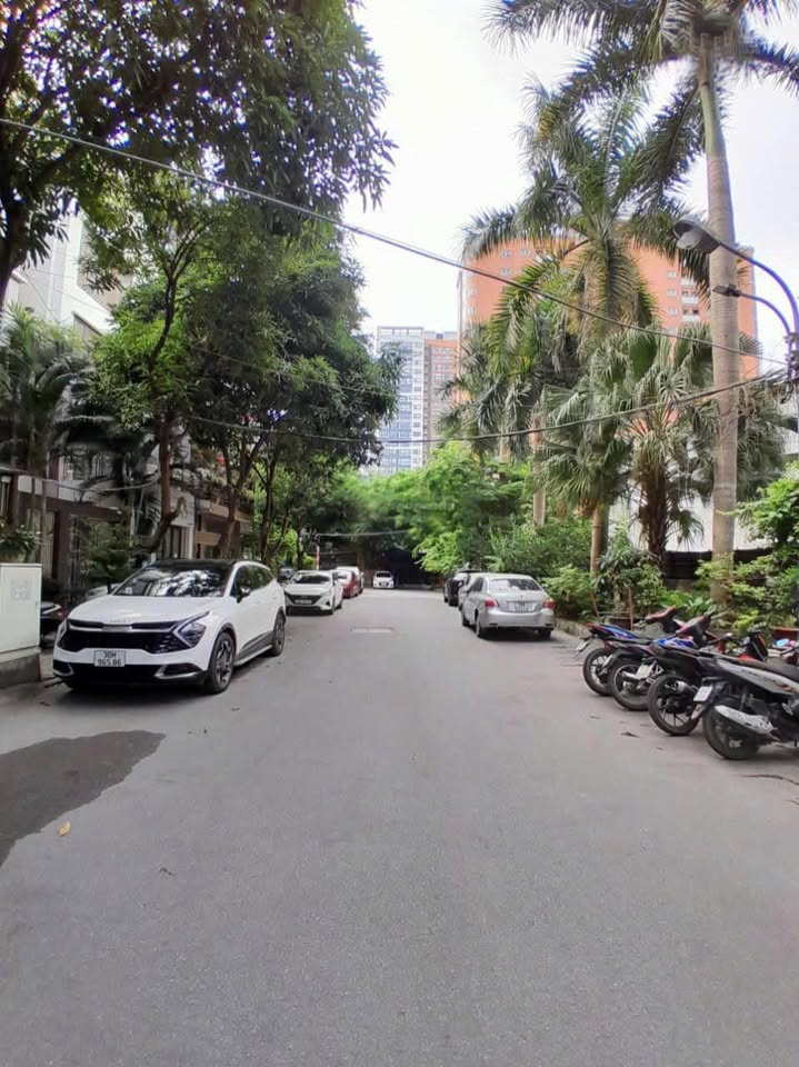 Cho thuê nhà liền kề 5 tầng Hoàng Quốc Việt 60m² - Thiết kế thông sàn, thang máy