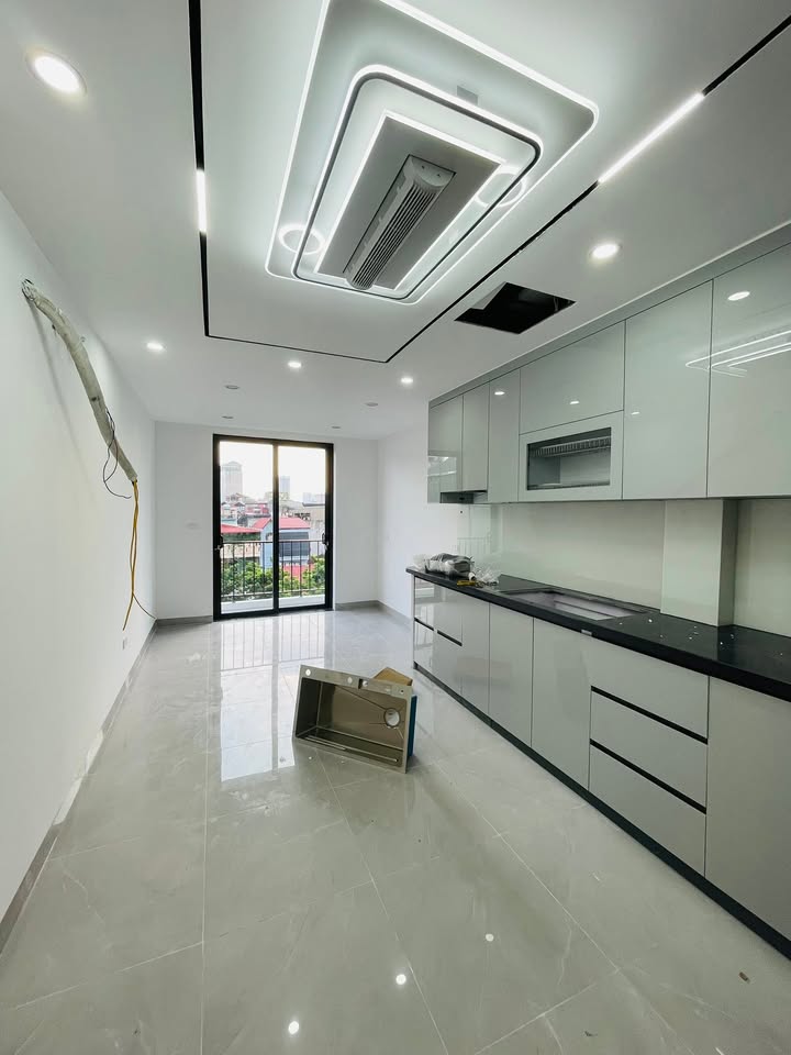 Nhà phố Vũ Tông Phan 38m² giá thỏa thuận - Thiết kế hiện đại, thang máy tiện nghi!